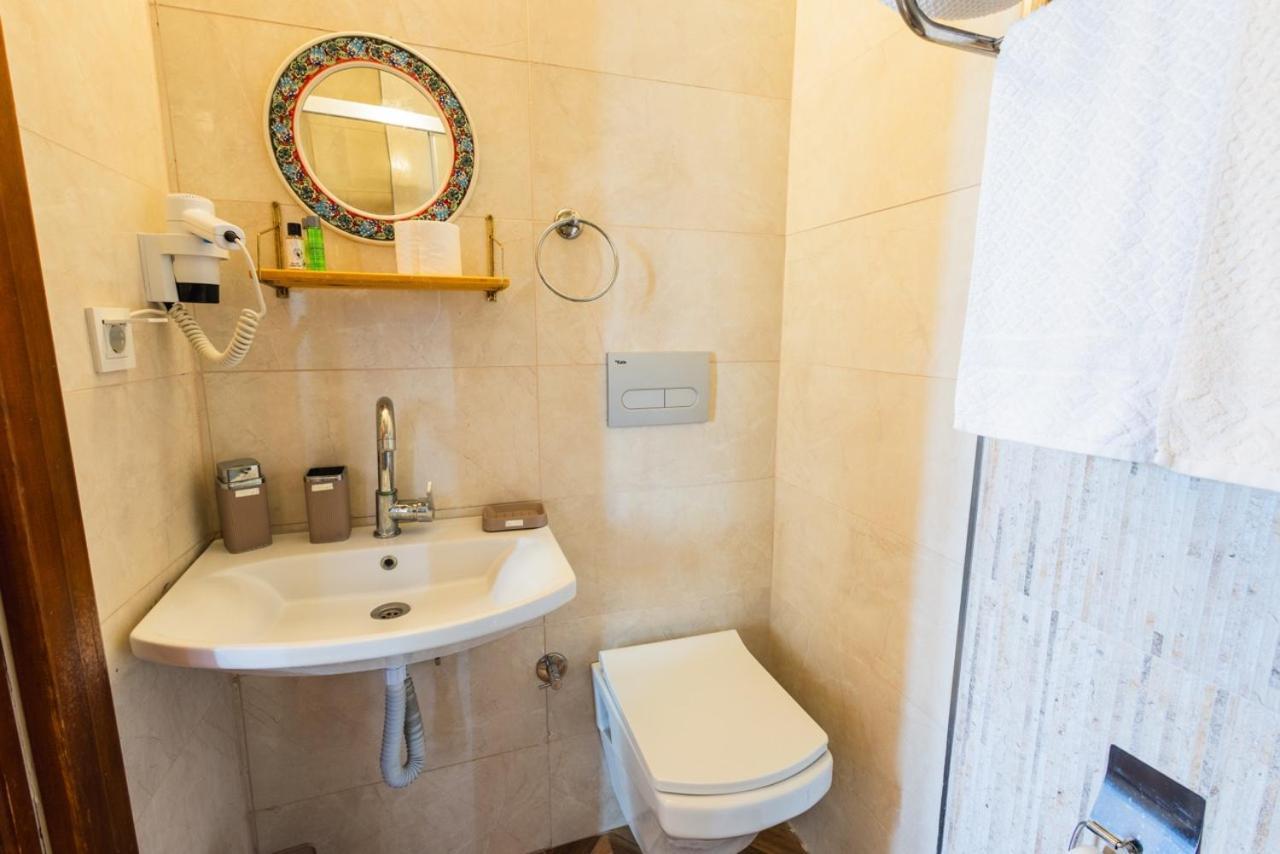 Lavantali Konak Otel Restoran Seferihisar Exteriör bild